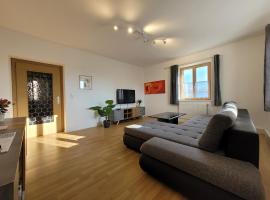 Moderne Ferienwohnung nahe Innsbruck mit Bergblick, khách sạn ở Absam