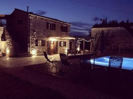 La Dolce Villa, hotel i Jural