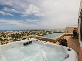 Stunning Penthouse with private pool by Homely
