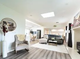 5BR - The Boulevarde Miranda - Parking