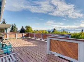 Less Than 1 Mi to Pioneer Ave Homer Base with Fire Pit!