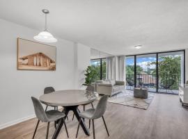 North Miami 2BR with Pool and Free Parking, hotell i North Miami