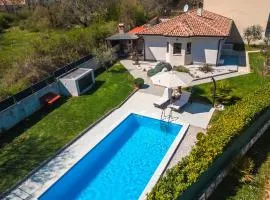 Boutique Villa with Mediterranean Garden - Clair de Lune