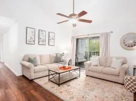 Walk .9 to Toomer's, 2BD/2BTH, 4 Queens, 2 sofabed