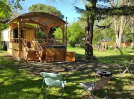 Graines de nature - Ecolodges Insolites, hotel v destinaci Saint-Eutrope-de-Born