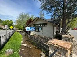 Howard Johnson by Wyndham Downtown Gatlinburg