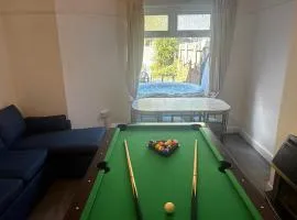 Tranquil Hideaway with Hot Tub and Pool Table