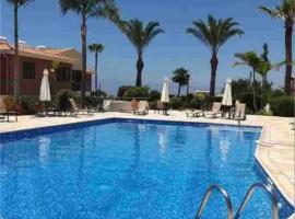 Esmie Apartment - ocean and sunset views, hotelli kohteessa Tala