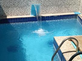 Casa 70 Hostel 350m da praia Balneario Flamingo, hotel a Matinhos