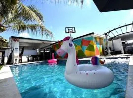 Playhouse! 3mins Hard Rock, Heated Pool, Tub & Games