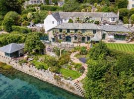 Waterside Manor and Boathouse , Salcombe - Sleeps 8 with parking, hotel i Salcombe