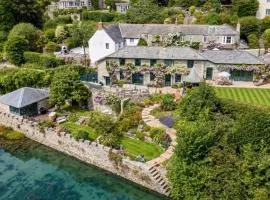 Waterside Manor and Boathouse , Salcombe - Sleeps 8 with parking