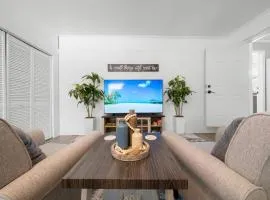 Private suite | pool access | close to all Ocala!