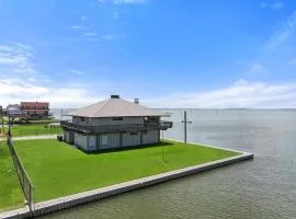 Waterfront Fishing Stay, Canal Access & Shallow Flats