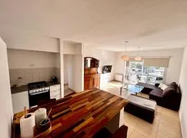 Departamento luminoso con cochera