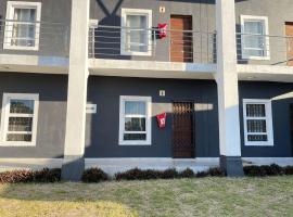Kuzokhany guest house, hotel em Manguzi