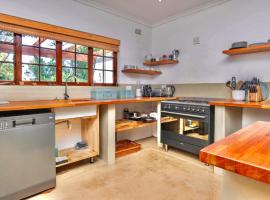 4Bedroom Home in quiet neighbourhood, hotel v Kapském Městě