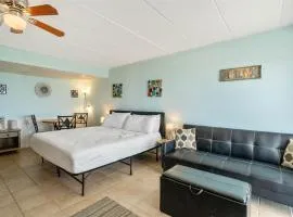 Studio Condo with Pool & Beach Access
