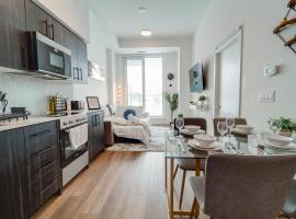 Luxury & Modern Condo in Central KW With Exclusive Terrace, hotel en Kitchener