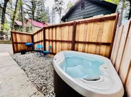 Fox Cabin - Hot Tub-Lakefront Property - Sleeps 4