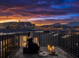 Lijiang Gemmer Hotel, hotel i Lijiang