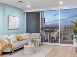 Deluxe 9th Floor with Panoramic Views and 2 Balconies, hotel a Glenelg