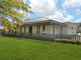 Morrisset Haven- Modern 4 Bed 2 Bath in Bathurst