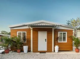 Beautiful Tamarindo Tiny house with AC WIFI
