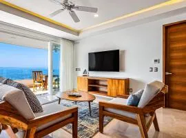 Lavish seaside escape with oceanfront views, amazing pool & pool spa