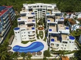 Stylish beach condo with private balcony, pool, AC and fitness room