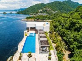 Incredible ocean-view condo with amazing pool, pool spa & balcony