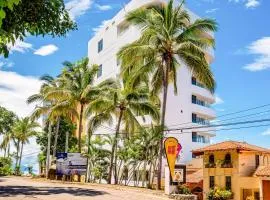 Incredible ocean-view condo with amazing pool, pool spa & balcony