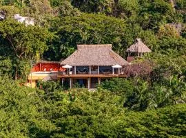 Tranquil Retreat with Pool, Views of the ocean, close to beach