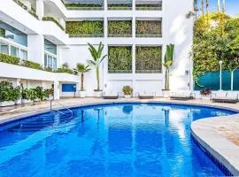 Cozy condo with pool & AC - family base near beach & activities, shared hot tub