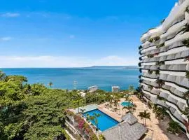 Coastal retreat condo with resort-style pool, hot tub & oceanfront terrace