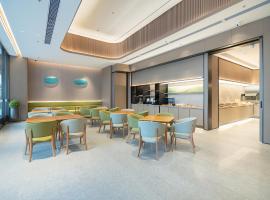 全季佛山南庄陶瓷博览城酒店، فندق في Nanzhuang