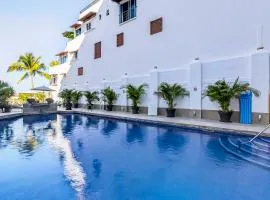 Stylish coastal condo with pool, private balcony & stunning ocean views