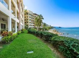 Cozy beachfront apartment with stunning ocean views and resort amenities