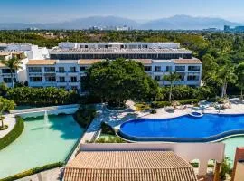 Lovely studio with private outdoor pool, on-site golf, patio, & AC