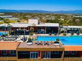Peaceful modern condo with rooftop pool, washer-dryer and fitness room