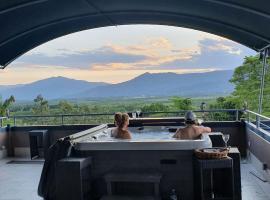 Best Views in Cairns include a Roof Top Spa, hotel en Yorkeys Knob