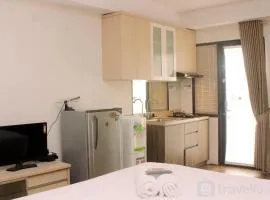 Cozy Studio at Metropark Condominium Jabebeka Apartment By Travelio