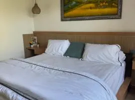 Holi Saren Guest House