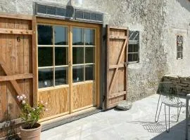New Apartment In A Converted Stone Barn Near Sea