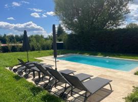Suite Privée Spa Piscine séjour pro ou détente, hotel a Rousson
