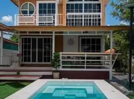 Peace poolvilla sattahip พีซ พลูวิลล่า สัตหีบ, ξενοδοχείο σε Ban Tao Than