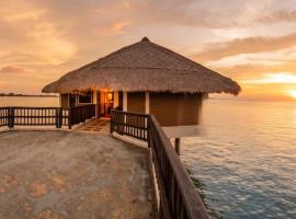 2 Bedroom & Study Golden Palm Tree Resort Ivory End Villa, hotel di Bagan Lalang