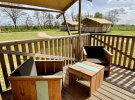 Glamping De Zuidvliet Nr 16, hotel a Wolphaartsdijk