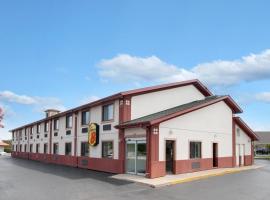 Super 8 by Wyndham Crystal Lake、クリスタルレイクのホテル