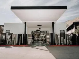 V Capri Palm Springs, a Dolce by Wyndham
